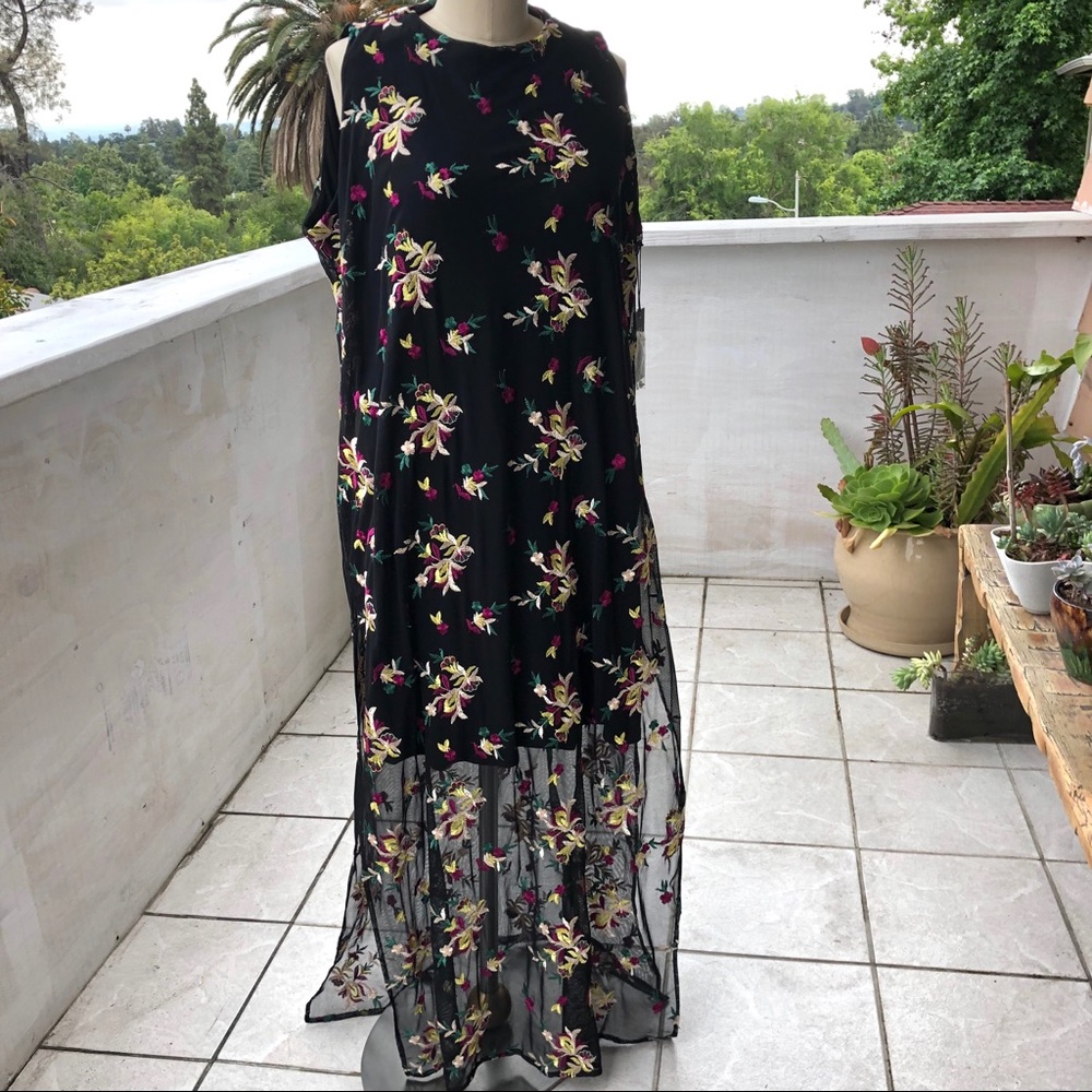 NWT Vince Camuto Embroidered Multi Floral Maxi Black Dress Size XL